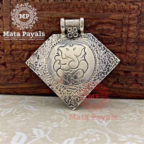 Ganesha Carved Plain Pendant – matapayals