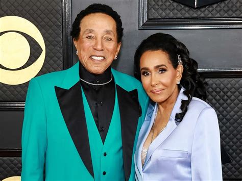 Smokey Robinson's Age, Bio, Career, Wife, Kids, Net Worth