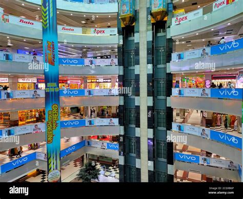 Bashundhara city shopping complex hi-res stock photography and images ...