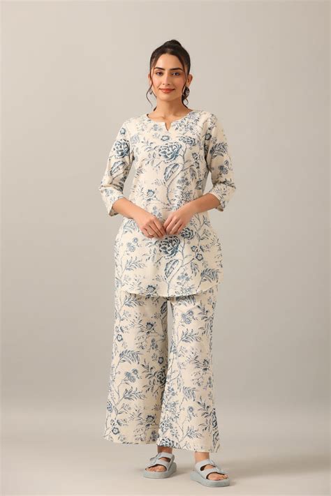 White Roses on Cotton Flex Loungewear Set