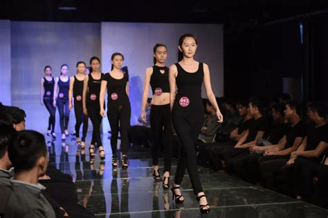 AFIA模特认证班面试现场，这次来的是英模_教学活动_北京新面孔模特学校_新面孔艺术教育