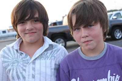 Girls at Walmart 的图像结果