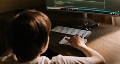 Child Using Computer Properly 的图像结果