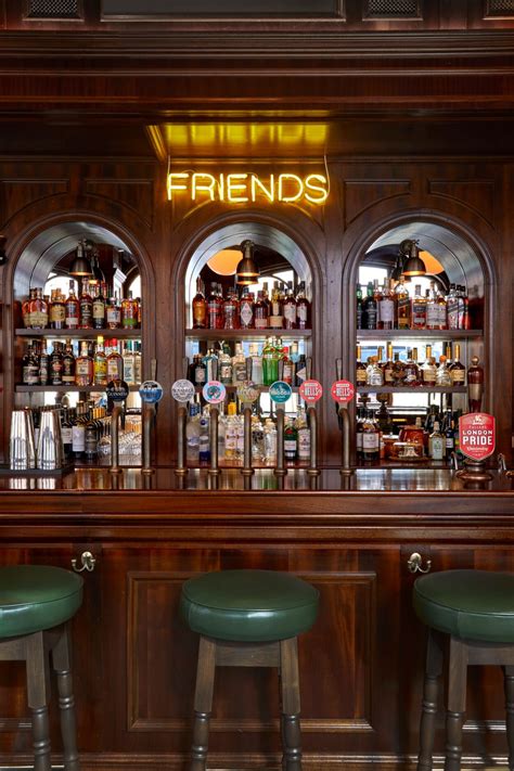 Lo storico pub "Audley" ora ha un soffitto coloratissimo - Living Corriere