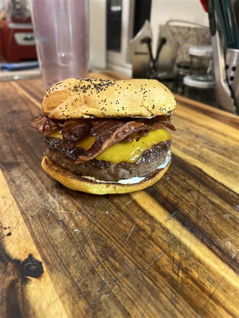 [Homemade] Classic 3/4 lb burger with applewood smoked bacon and black ...