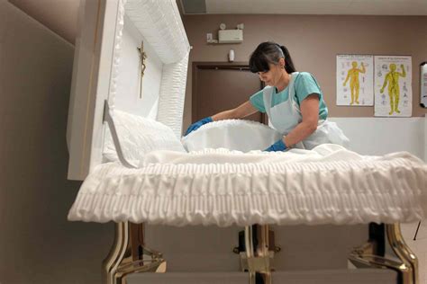 How Long Does It Take For A Dead Body To Decompose After Being Embalmed ...