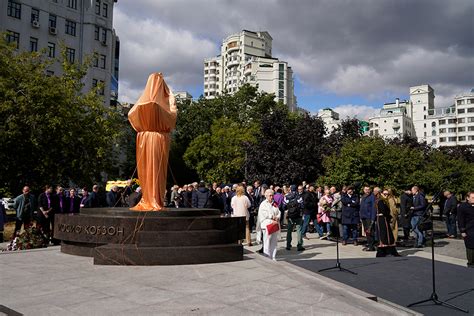 В Москве открыли памятник Кобзону — РБК