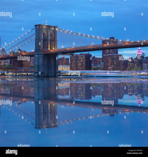 Brooklyn bridge lookout hi-res stock photography and images - Alamy
