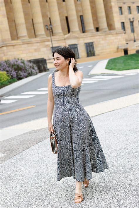 The Best Graduation Dresses For Moms - The Mom Edit