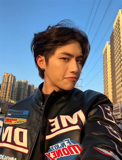 Pin by An on Thiên Thiên | Cute asian guys, Korean celebrities ...