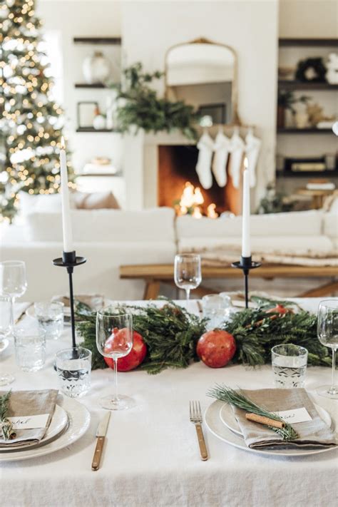 A Christmas Table Setting to Wow Your Guests—and It Only Takes 10 min!