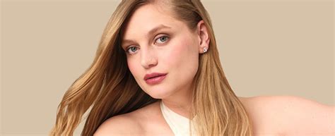 Gorgeous Blonde Color Ideas: Elevate Dark Hair Styles | L'Oréal Paris
