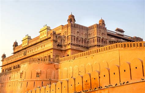 Maharaja Cabs | Taxi Service | Tempo Traveller | Bus Rental Service ...