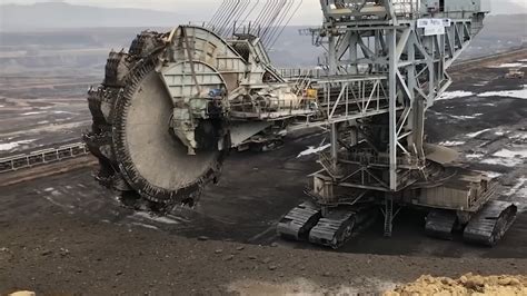 This shouldn't exist - the largest vehicle ever built by humanity