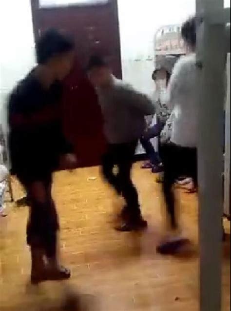 渭南一学生在宿舍内遭围殴 学校已向公安机关报案_新浪陕西_新浪网