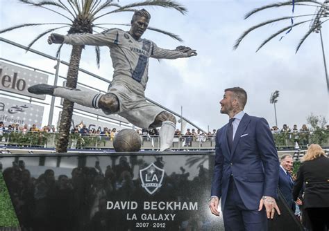 Beckham honored by Galaxy with statue, celebrity-laden video tribute