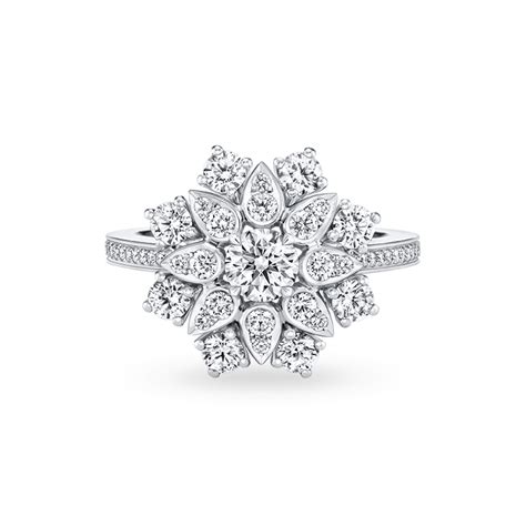 Lotus Cluster Small Diamond Ring | Harry Winston