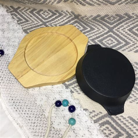 Round Cast Iron Plate Sizzler With Wooden Base | MK – PeelOrange.com