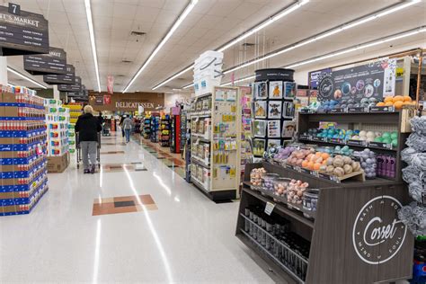 Kent’s Celebrates Re-Opening in Roy - Associated Food Stores