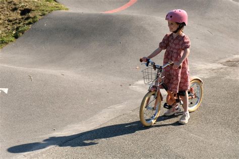 Cycling Children 的图像结果