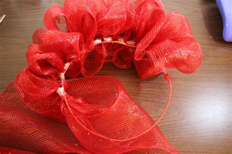 Mesh Ribbon Wreath Tutorial 的图像结果