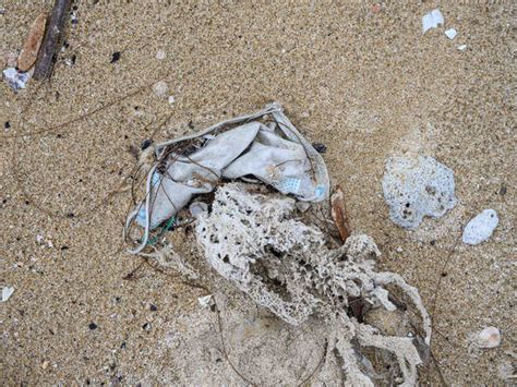 Hong Kong's got a face mask problem - Washed up | The Economic Times