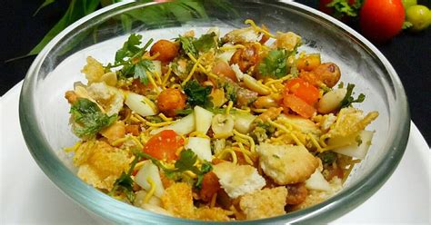 Crunchy Biscuit Bhel Recipe by Rupali Kolvekar - Cookpad