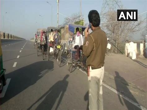Rickshaw pullers heading from Delhi for home towns amid lockdown forced ...