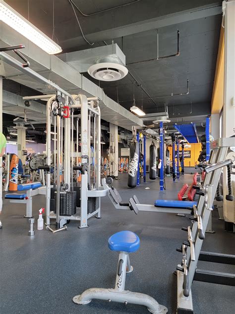 CRUNCH FITNESS - NORWOOD - 3170 Webster Ave, Bronx NY - Hours ...