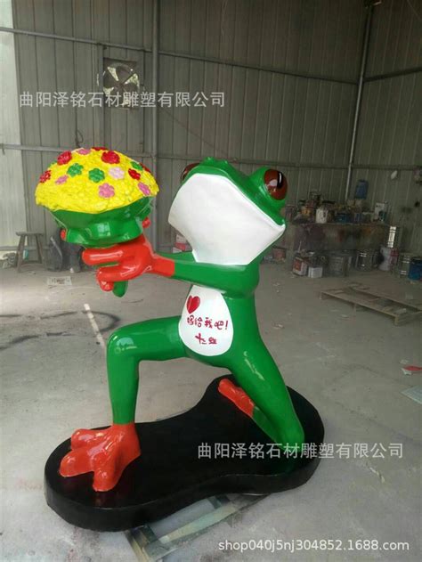 现货卡通青蛙雕塑求婚青蛙玻璃钢青蛙蛙小侠蛙来哒牛蛙餐厅可定做-阿里巴巴