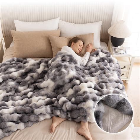 IKALIFE Cozy Faux Fur Throw Blanket for Bed-Warm Fuzzy Throw Blanket ...