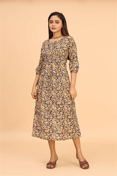 Ethnic Dresses | Buy Designer Ethnic Wear Women Online in India ...