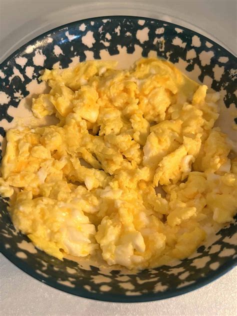 Microwave Scrambled Eggs Recipe – Quick & Fluffy! – Melanie Cooks
