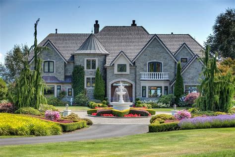 modern mansion front yard