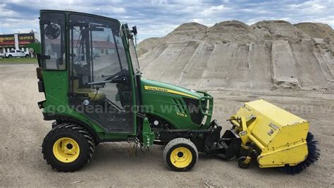 2016 John Deere 1025R Sub-Compact Riding Tractor w/ Snowblower, Loader ...