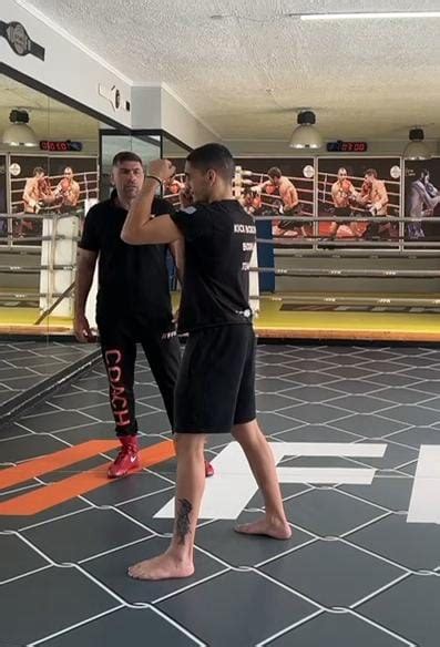 Basic Boxing Stance 的图像结果