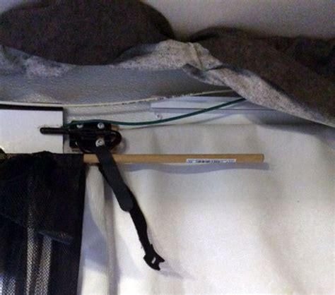 Install Magic Mesh Screen Door 的图像结果