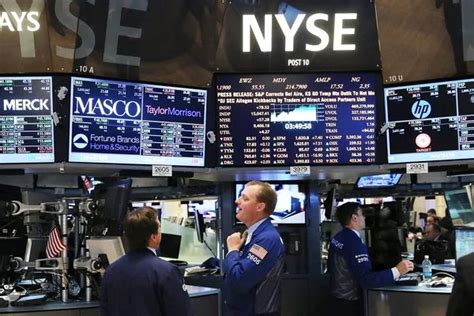 美国股市周一上演大逆转 道指下跌1千点终收红-世界财经-万维读者网（电脑版）