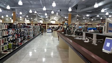 Computer Electronics Store Near Me 的图像结果