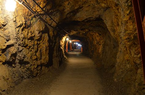 第二次世界大戦中に極秘裏に作られた巨大な地下壕「松代大本営」 | GOTRIP! 明日、旅に行きたくなるメディア