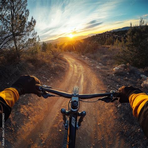 Mountain Biking 的图像结果