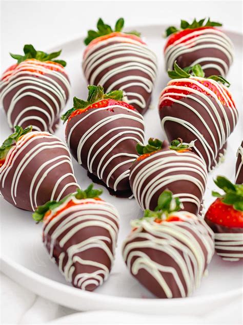 Easy Chocolate Covered Strawberries - Drive Me Hungry