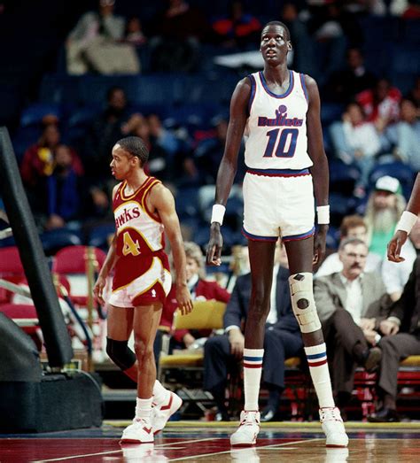 #tbt: Manute Bol was very, very tall - Sports Illustrated