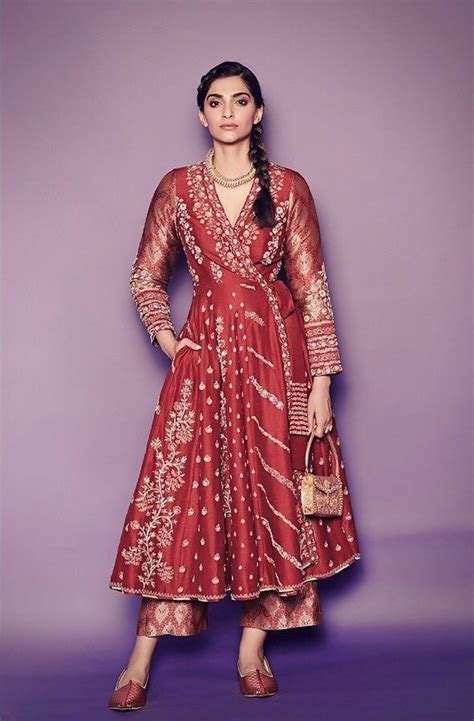 लहंगा या साड़ी ही नहीं, Wedding के लिए परफेक्ट ये Banarasi Outfits भी ...