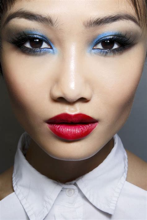 blue eyeshadow red lip