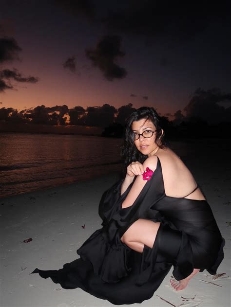 The best Kourtney Kardashian feet pictures 🤩