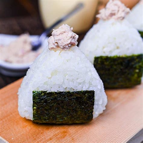 Tuna Mayo Onigiri (ツナマヨおにぎり) - Sudachi Recipes