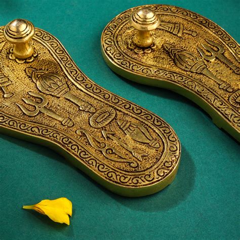 BRASS CHARAN PADUKA – Vedansh Craft