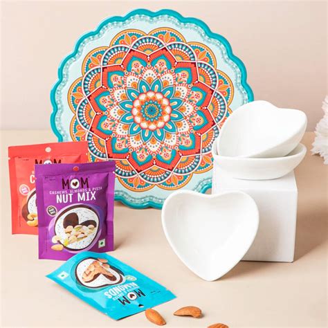 Heart Bowls With Platter Festive Hamper Set Of 7 Online - Premium Gift ...