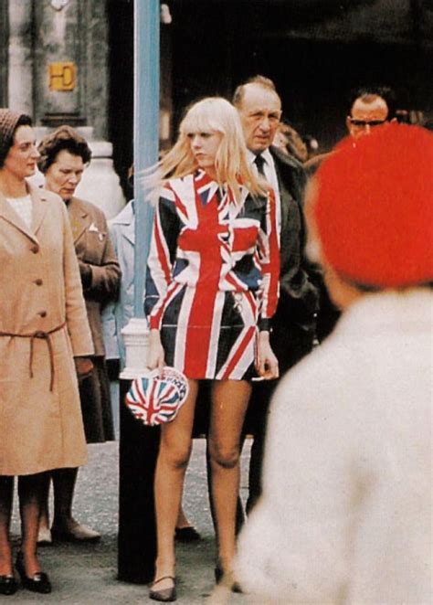 Classic Pics of Swinging London Rocking the 1960s | eBaum's World